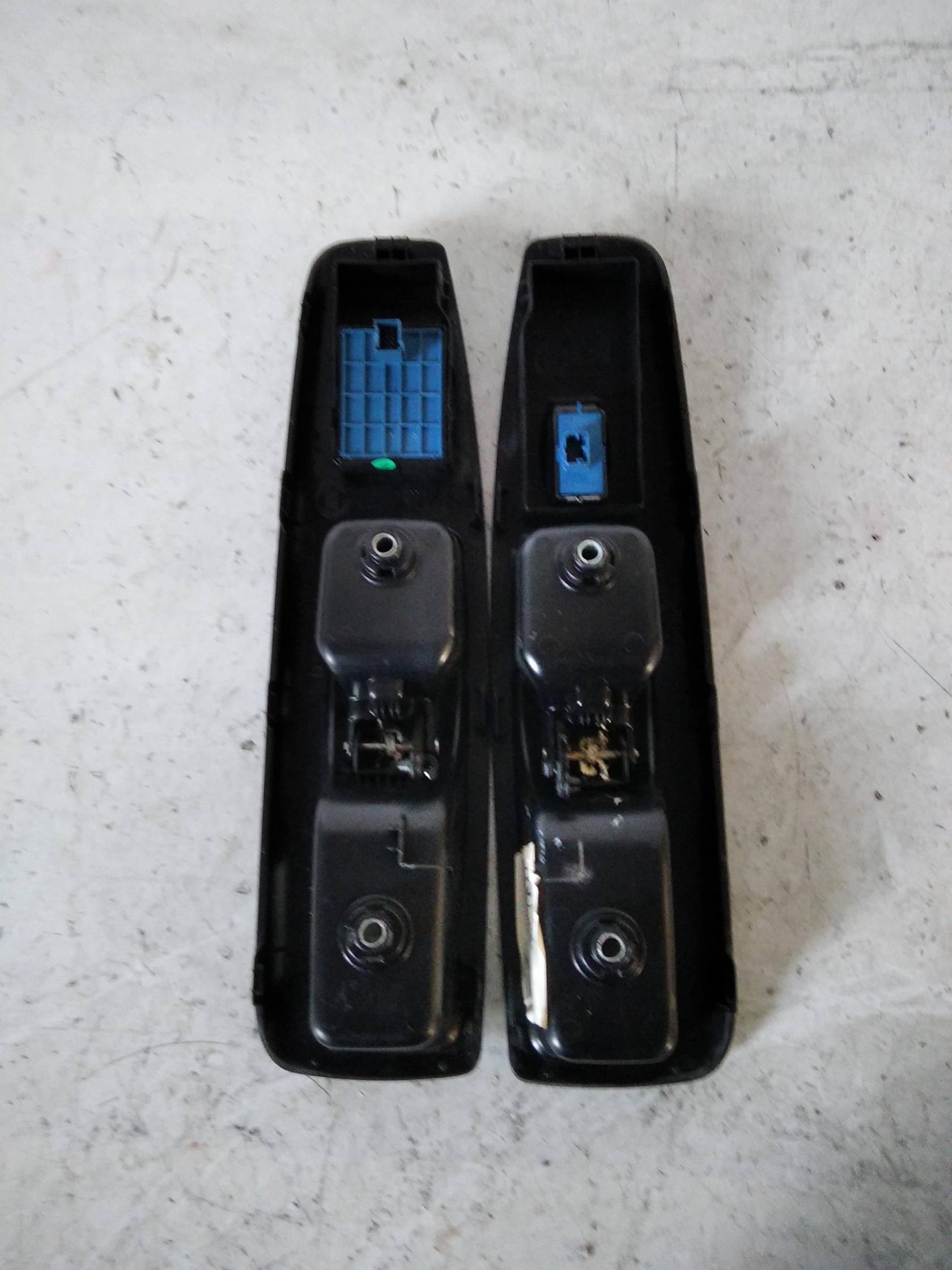 Interruttore alzacristalli porta ant.